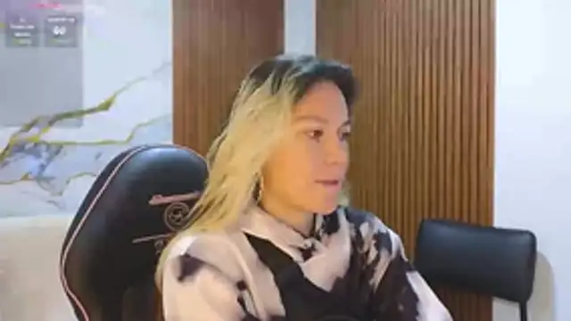 Snapshot of alonddra_tay chatting on July 1, 11:43 am alonddra tay online show from July 1, 11:43 am