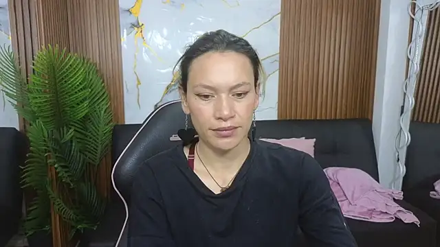 Snapshot of alonddra_tay chatting on June 8, 11:33 am alonddra tay online show from June 8, 11:33 am