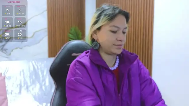Snapshot of alonddra_tay chatting on July 2, 11:38 am alonddra tay online show from July 2, 11:38 am