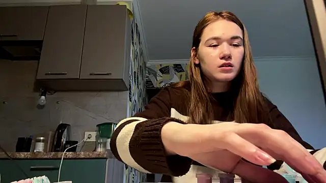 ValiriaX online show from April 10, 1:29 pm