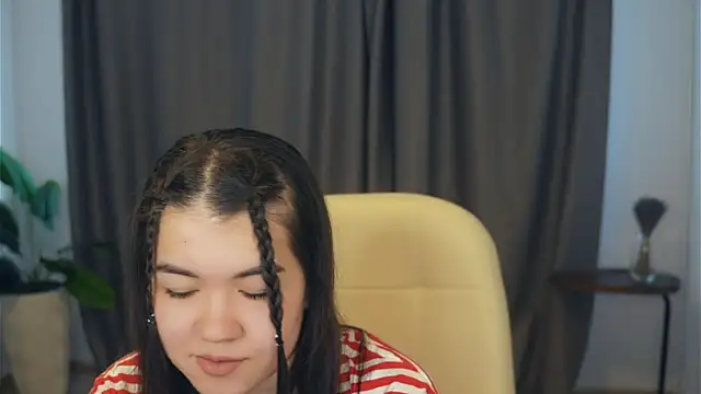 ShanaYock online show from April 13, 7:01 am