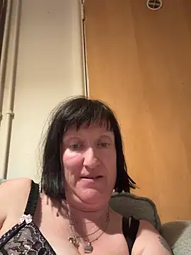 DeliciousDebbie  online show from April 15, 8:31 pm