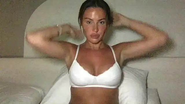 Snapshot of Selenaox chatting on April 20, 6:53 pm Selenaox online show from April 20, 6:53 pm
