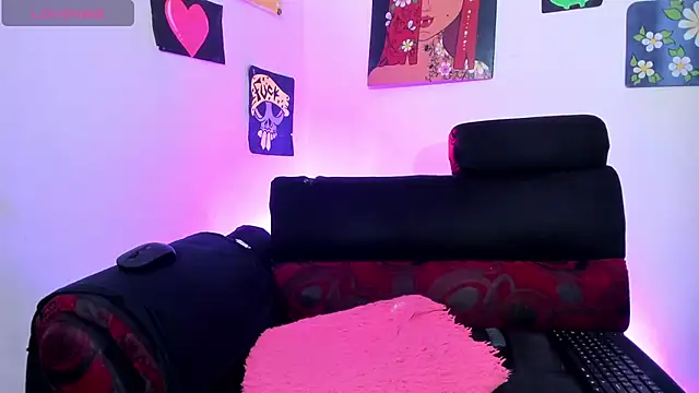 Snapshot of whiz_masha chatting on June 3, 1:34 pm whiz masha online show from June 3, 1:34 pm