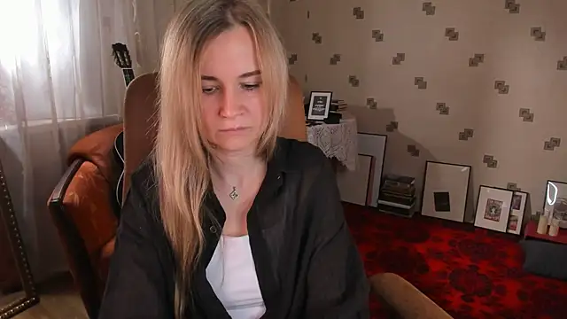 Snapshot of MiaSparkes chatting on June 16, 11:21 am MiaSparkes online show from June 16, 11:21 am