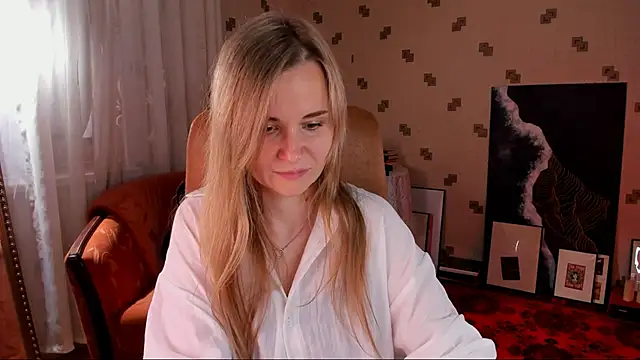Snapshot of MiaSparkes chatting on June 22, 11:18 am MiaSparkes online show from June 22, 11:18 am