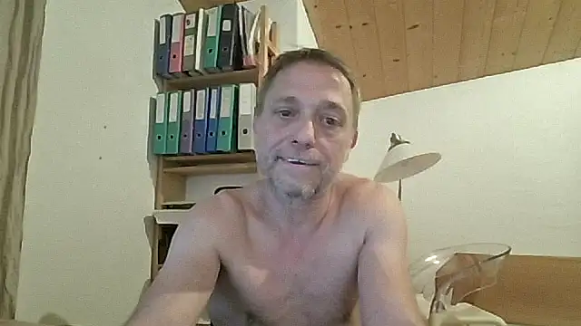 Snapshot of nue52 chatting on July 16, 9:34 pm nue52 online show from July 16, 9:34 pm