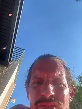 youngwildfreee online show from April 18, 9:37 pm