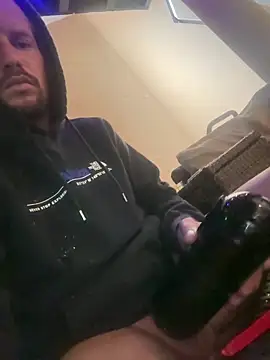 youngwildfreee online show from April 24, 7:32 am