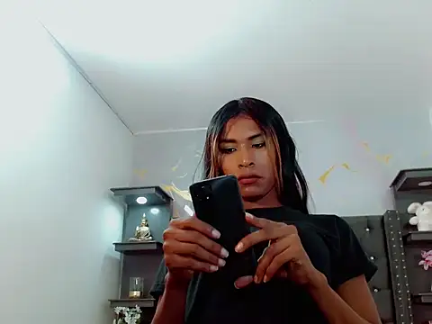 Naomisaenz01 online show from May 30, 6:57 pm