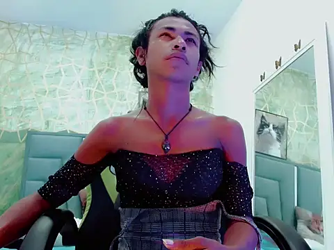 Naomisaenz01 online show from June 1, 9:36 pm