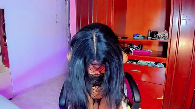 Naomisaenz01 online show from June 28, 1:56 am