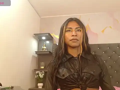 Naomisaenz01 online show from May 30, 6:53 am