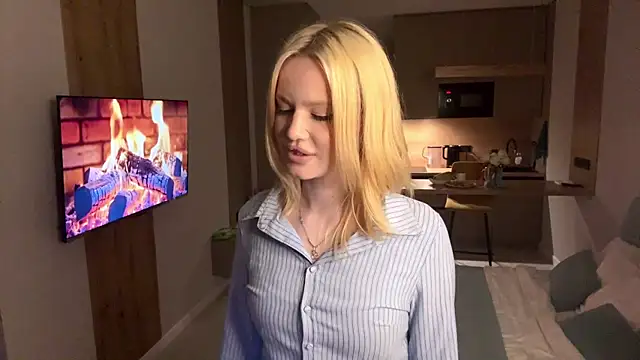 moonavelle online show from April 18, 9:48 pm