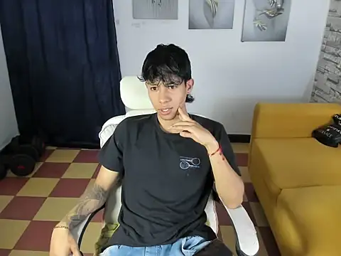 Snapshot of orrduz06 chatting on April 11, 1:24 am orrduz06 online show from April 11, 1:24 am