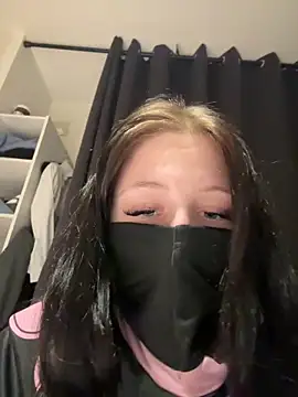 groslolo67 online show from April 13, 6:34 pm