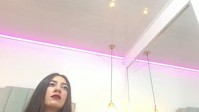Snapshot of MoonBlue95 chatting on May 11, 10:29 pm MoonBlue95 online show from May 11, 10:29 pm