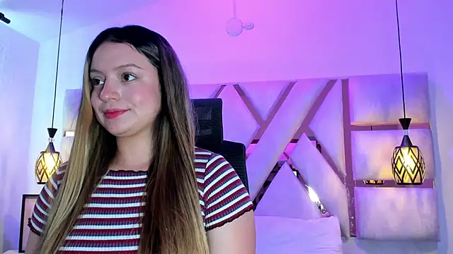 Snapshot of giigii_hadidd chatting on April 22, 7:53 pm giigii hadidd online show from April 22, 7:53 pm