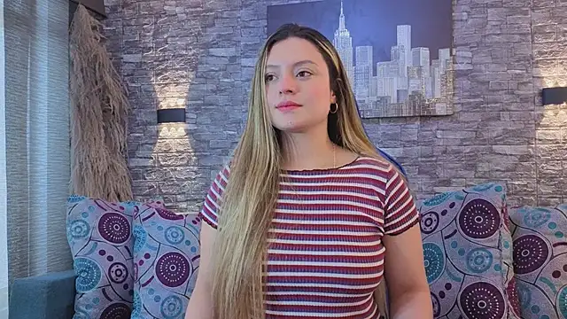 Snapshot of giigii_hadidd chatting on April 11, 7:39 pm giigii hadidd online show from April 11, 7:39 pm