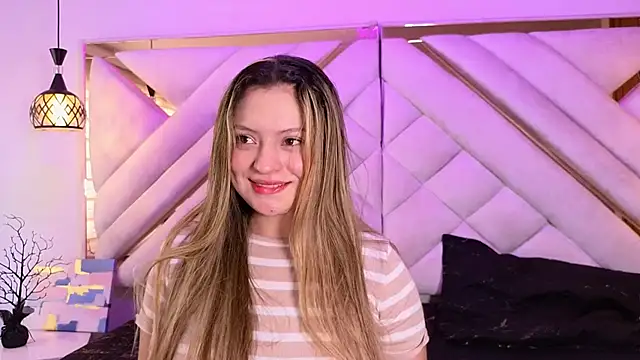 giigii hadidd online show from April 10, 5:53 pm