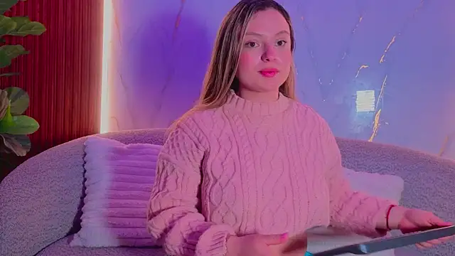 giigii hadidd online show from April 10, 12:17 am