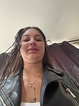 Snapshot of Lucyfer-fire chatting on May 25, 11:20 am Lucyfer-fire online show from May 25, 11:20 am