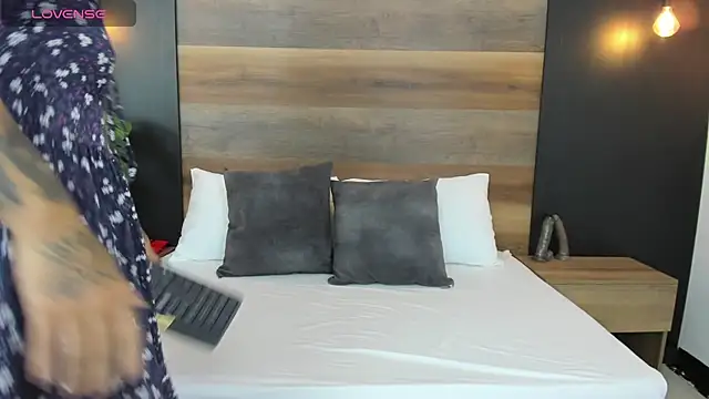 jade spinters online show from June 24, 7:33 pm