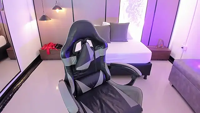 jade spinters online show from July 13, 5:45 pm