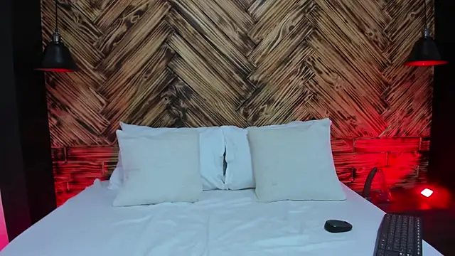 jade spinters online show from April 17, 11:57 am