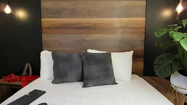 jade spinters online show from June 12, 7:44 pm