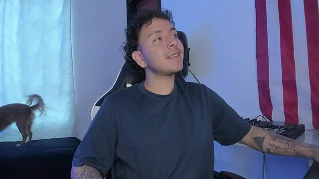 Snapshot of alexmontesco chatting on April 10, 10:17 pm alexmontesco online show from April 10, 10:17 pm