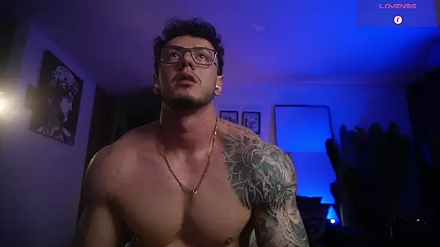 Snapshot of Thomas_Falcon1 chatting on May 23, 1:15 am Thomas Falcon1 online show from May 23, 1:15 am