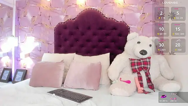 luna bloomm  online show from June 23, 4:10 am