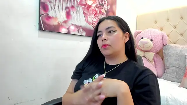 luna bloomm  online show from April 14, 4:17 am