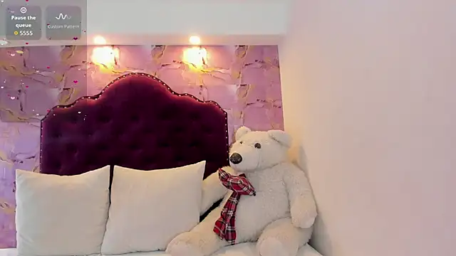 luna bloomm  online show from May 20, 4:42 am