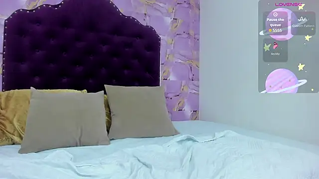 luna bloomm  online show from July 15, 4:08 am