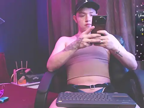 Snapshot of kyle_jordanx chatting on April 22, 2:18 am kyle jordanx online show from April 22, 2:18 am