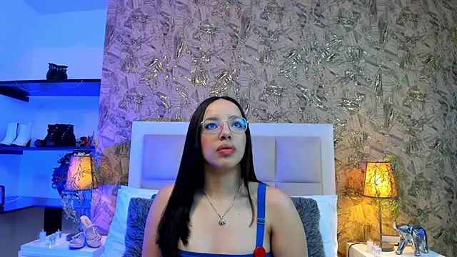 Snapshot of ValkyriaSteel chatting on June 2, 11:43 am ValkyriaSteel online show from June 2, 11:43 am