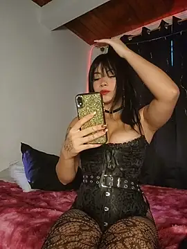 Snapshot of NefertitiXO chatting on June 6, 10:37 pm NefertitiXO online show from June 6, 10:37 pm