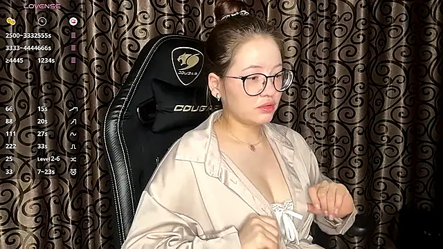 RebeccaDelmedico online show from April 18, 2:25 am