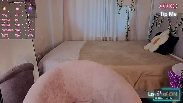 Snapshot of Ricki_Bloom chatting on June 14, 1:13 am Ricki Bloom online show from June 14, 1:13 am