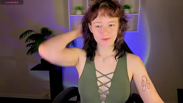 Ricki Bloom online show from May 9, 1:09 am