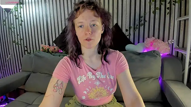 Snapshot of Ricki_Bloom chatting on June 25, 9:25 am Ricki Bloom online show from June 25, 9:25 am