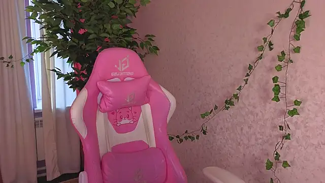 Snapshot of Ricki_Bloom chatting on June 19, 1:11 am Ricki Bloom online show from June 19, 1:11 am