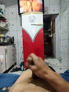 Snapshot of elchamogabotiktok chatting on July 17, 9:06 am elchamogabotiktok online show from July 17, 9:06 am