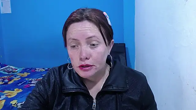 Snapshot of carolinhe26 chatting on July 9, 4:35 am carolinhe26 online show from July 9, 4:35 am