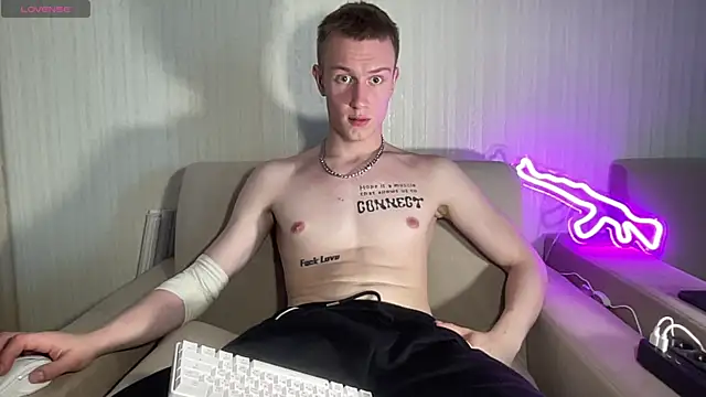 Snapshot of Travis_Gracile chatting on June 15, 9:09 am Travis Gracile online show from June 15, 9:09 am
