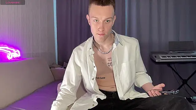 Travis Gracile online show from May 30, 8:09 am