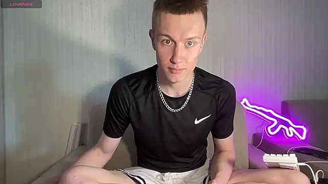 Snapshot of Travis_Gracile chatting on June 6, 8:08 am Travis Gracile online show from June 6, 8:08 am