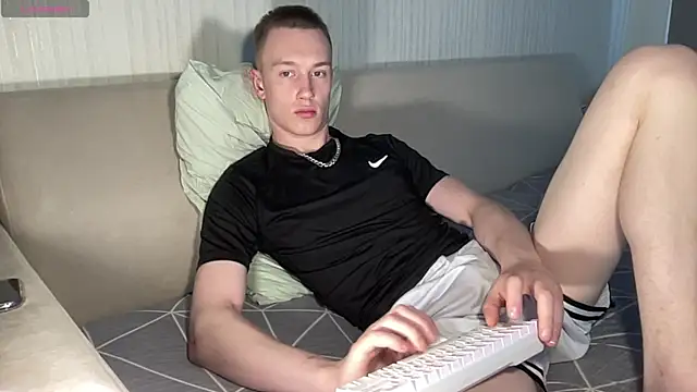 Snapshot of Travis_Gracile chatting on July 4, 10:21 am Travis Gracile online show from July 4, 10:21 am